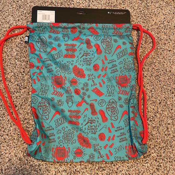 Nike Drawstring Bag - Picture 2 of 4